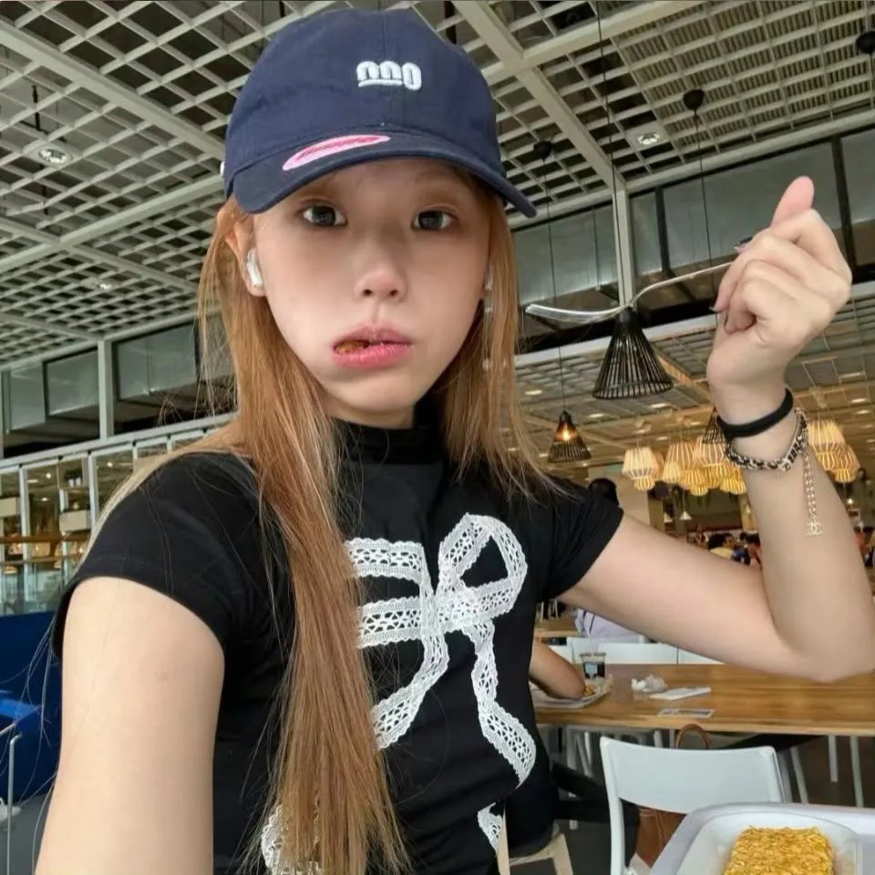 如月微笑